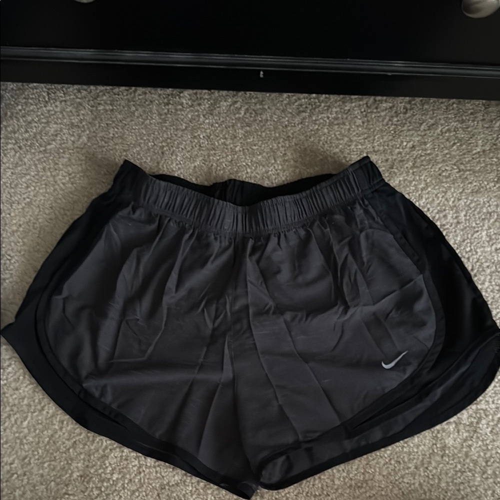 Nike Black Athletic Shorts Moisture-Wicking Relaxed Fit